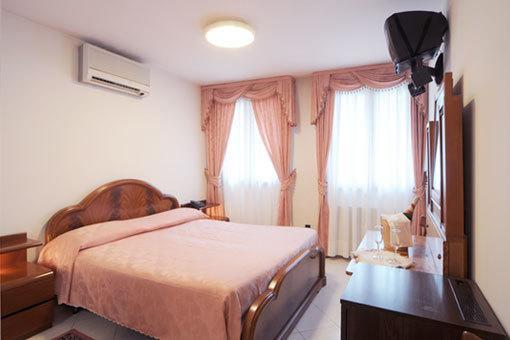 Stella D'Oro Hotell Marano Lagunare Rum bild